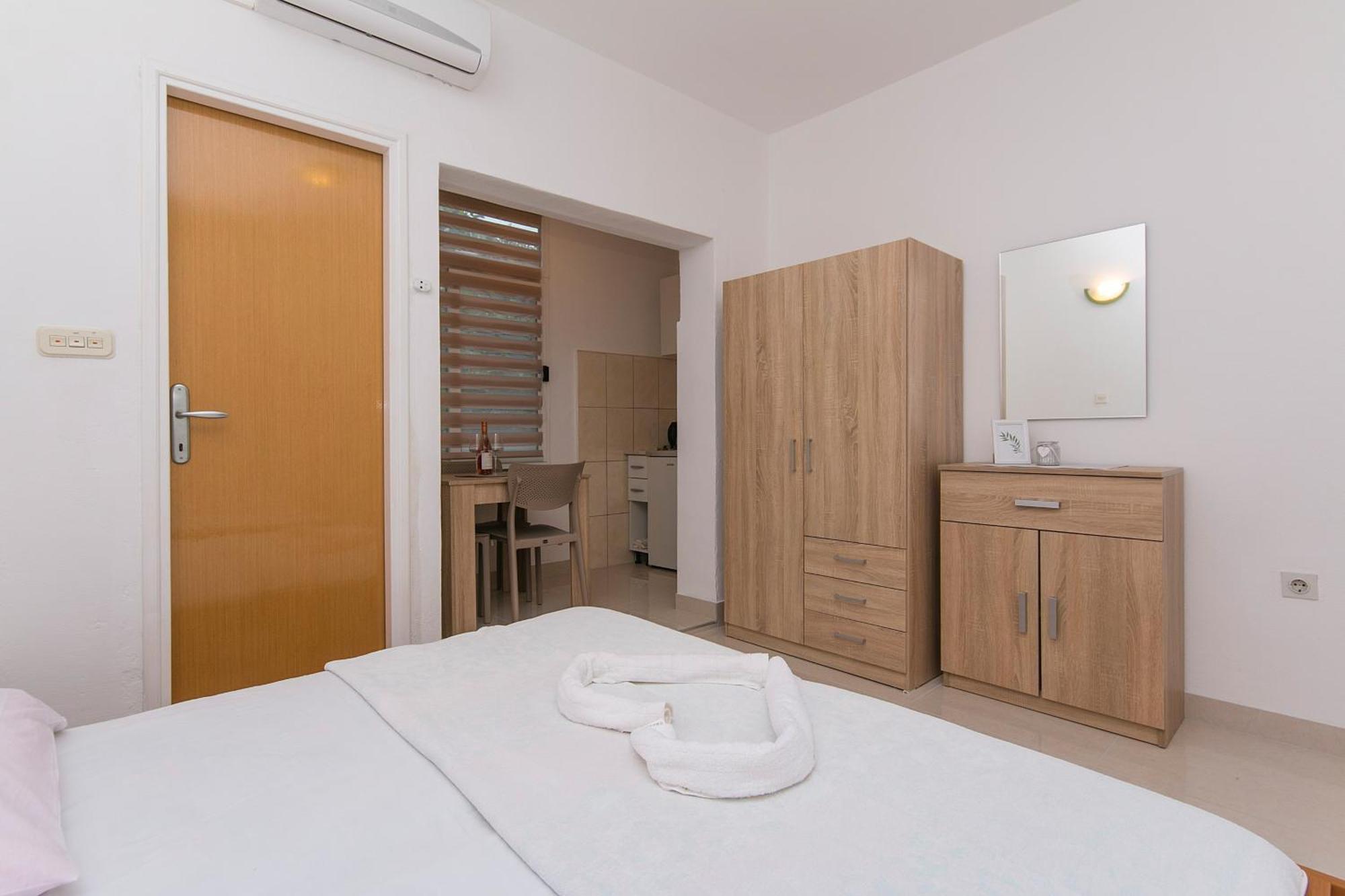 Apartments By The Sea Podaca, Makarska - 4734 Bilik gambar